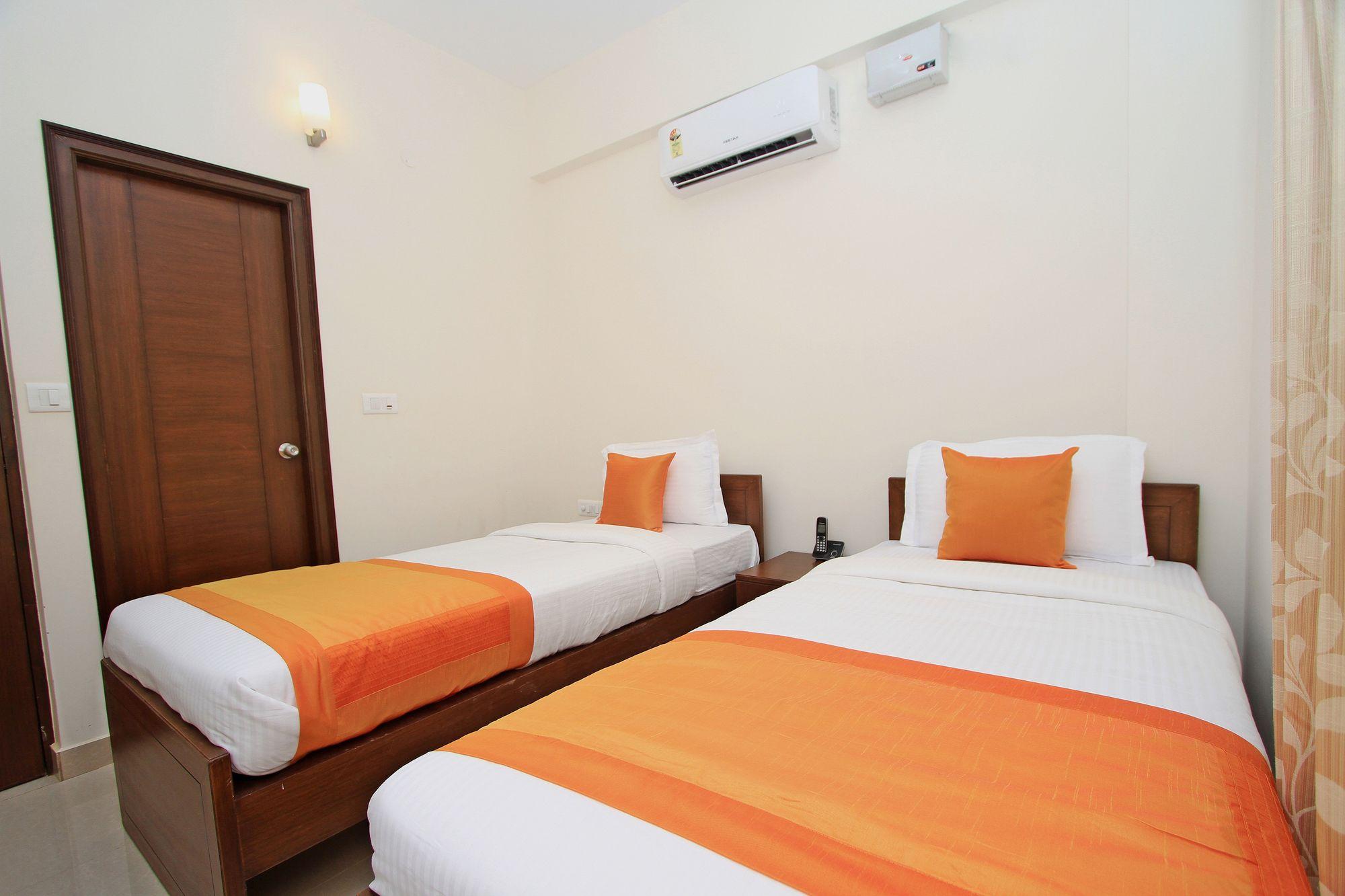Отель Oyo 4797 Lulu Hospitality Yelahanka Экстерьер фото
