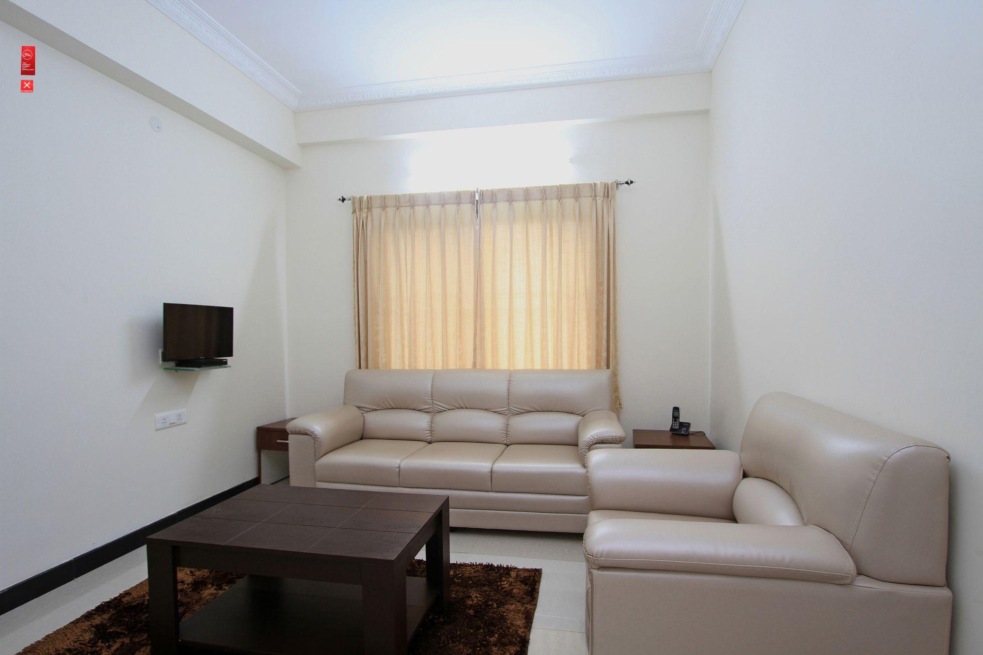 Отель Oyo 4797 Lulu Hospitality Yelahanka Экстерьер фото