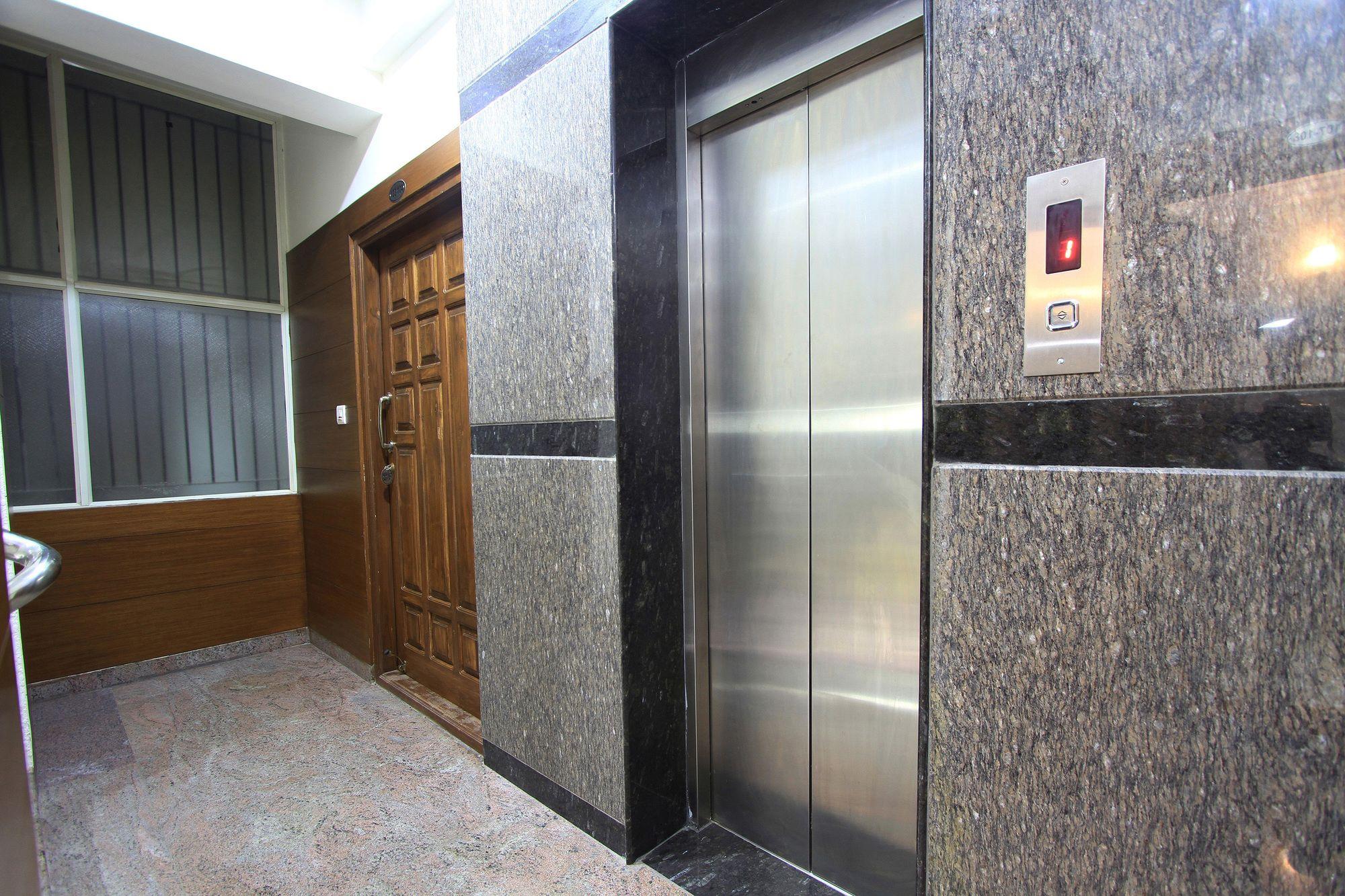 Отель Oyo 4797 Lulu Hospitality Yelahanka Экстерьер фото