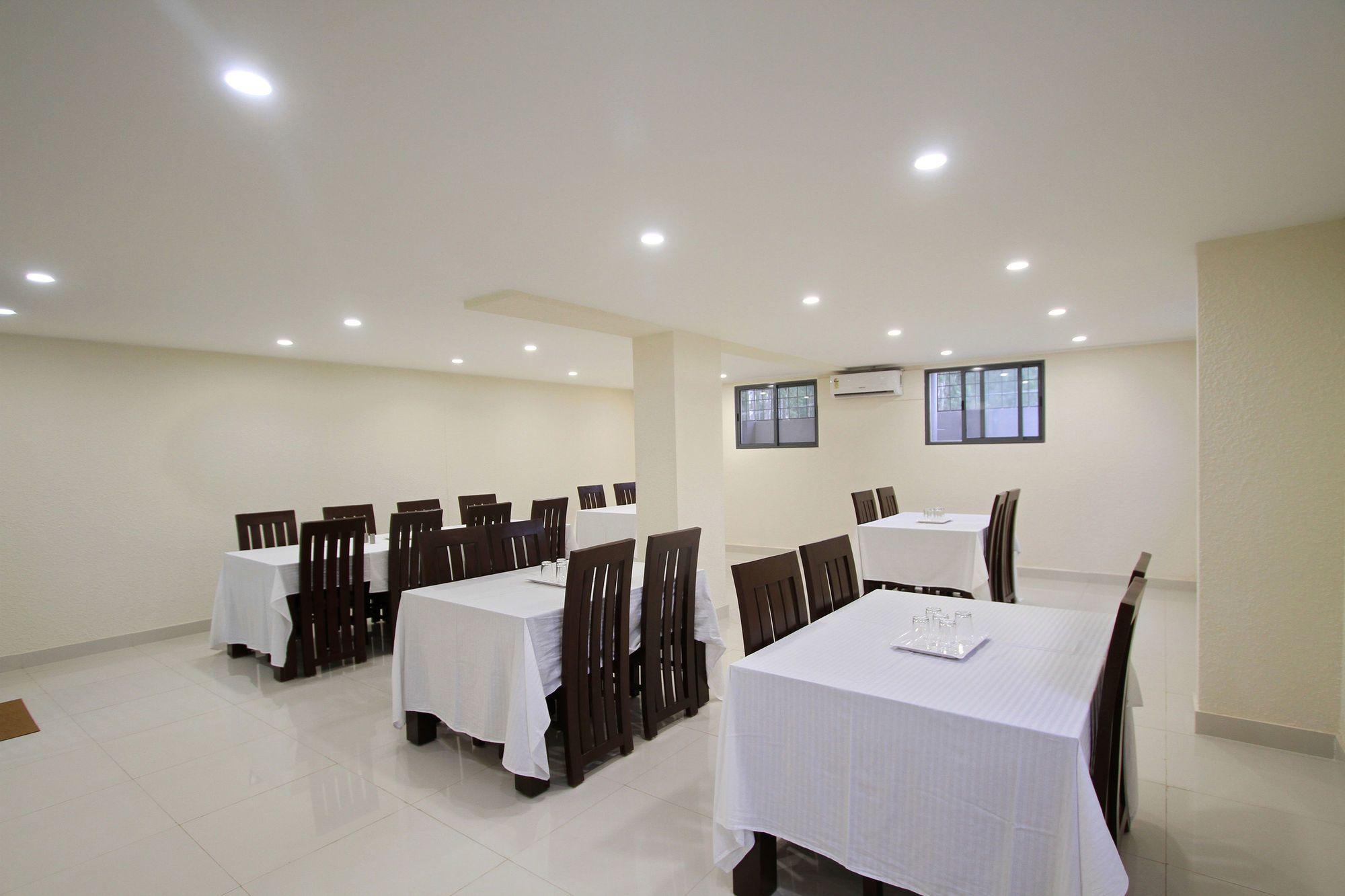 Отель Oyo 4797 Lulu Hospitality Yelahanka Экстерьер фото