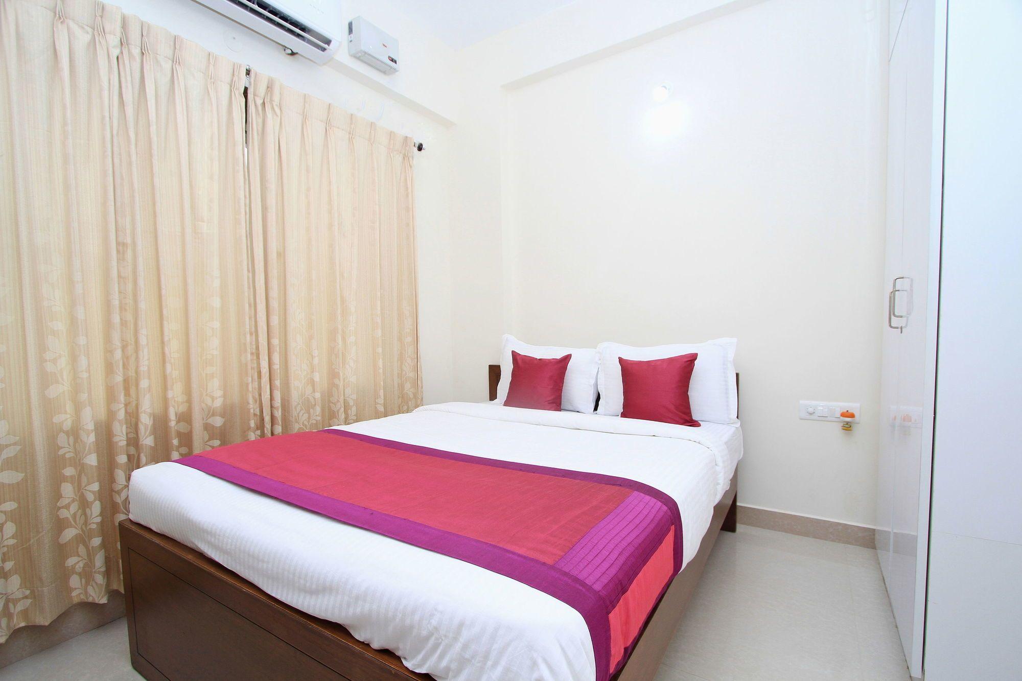 Отель Oyo 4797 Lulu Hospitality Yelahanka Экстерьер фото