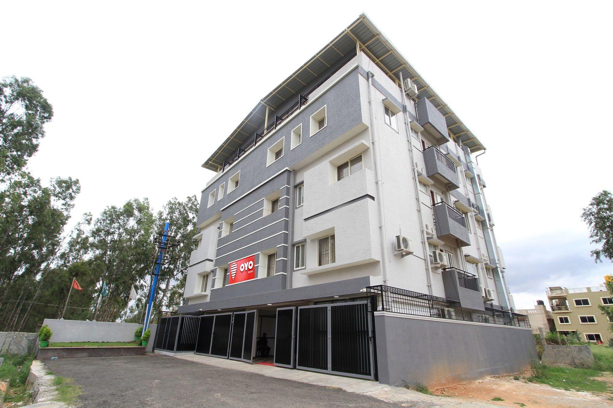 Отель Oyo 4797 Lulu Hospitality Yelahanka Экстерьер фото