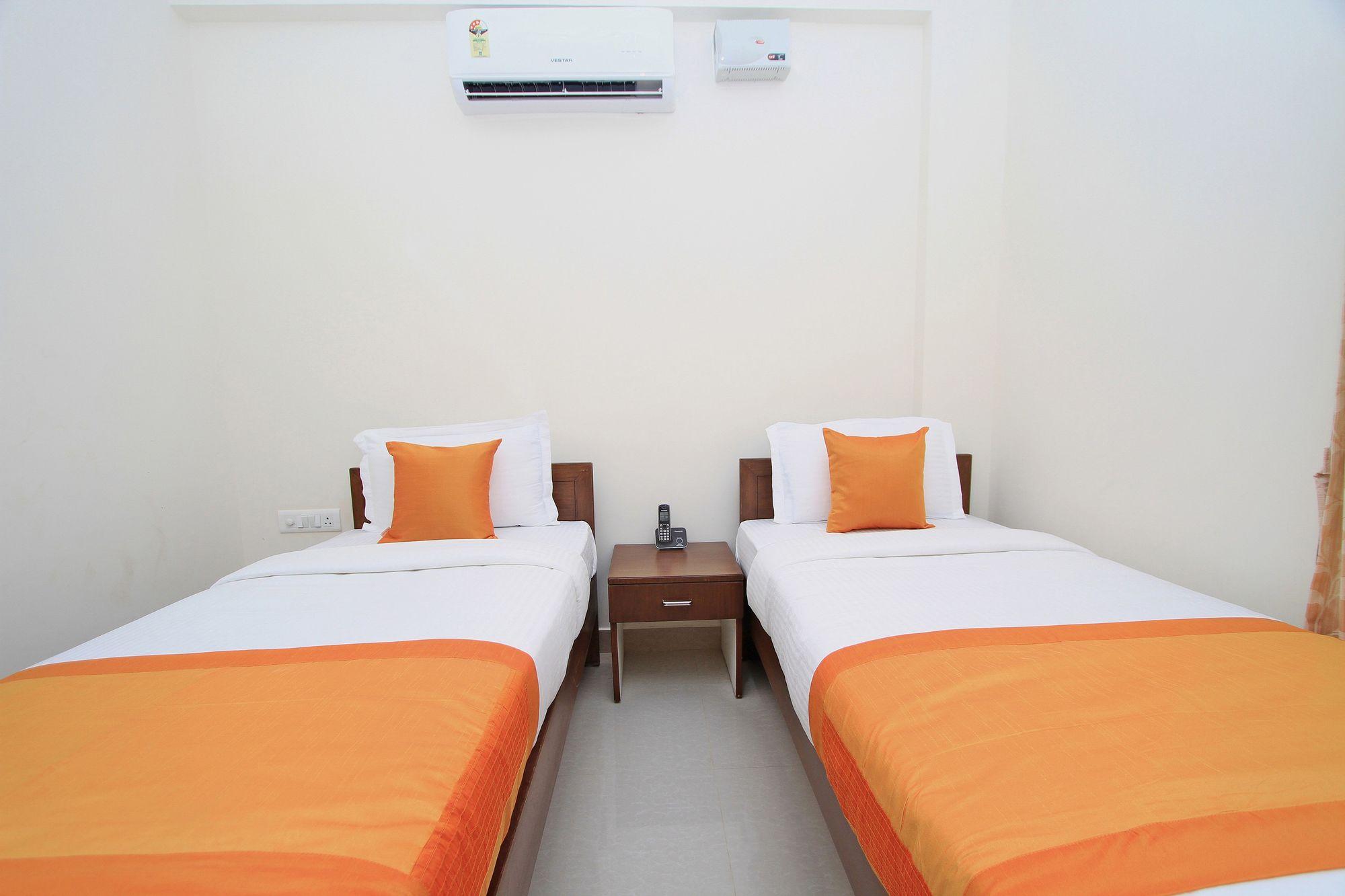Отель Oyo 4797 Lulu Hospitality Yelahanka Экстерьер фото