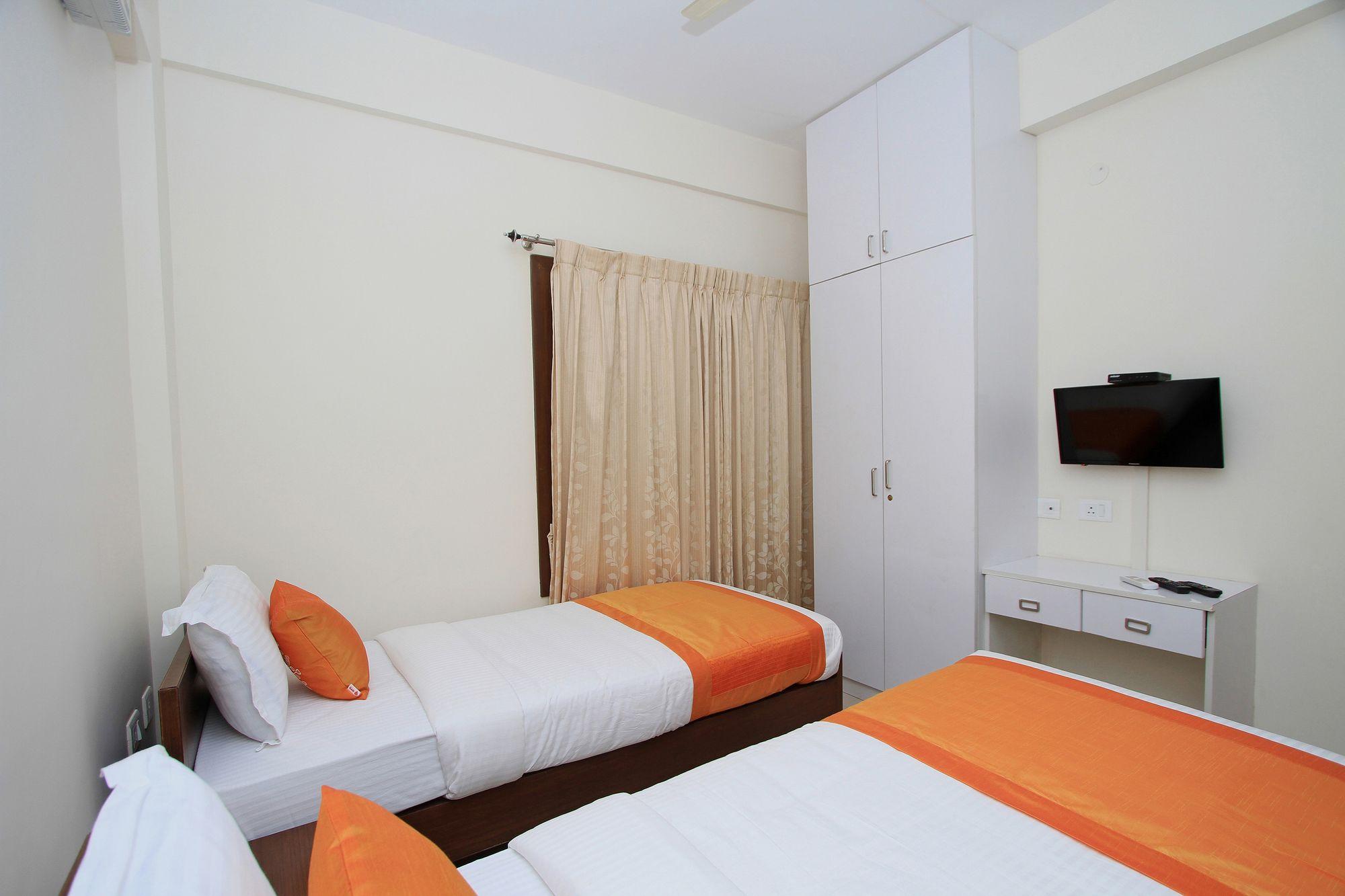 Отель Oyo 4797 Lulu Hospitality Yelahanka Экстерьер фото